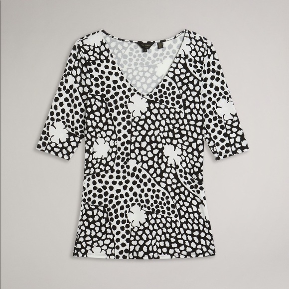 New With Tags Ted Baker London Womens Lucyz V-neck Fitted Tee Multiple Sizes - Picture 3 of 8